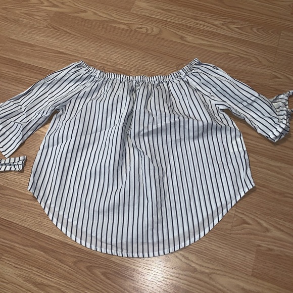 Tops - Stripped off the shoulder top